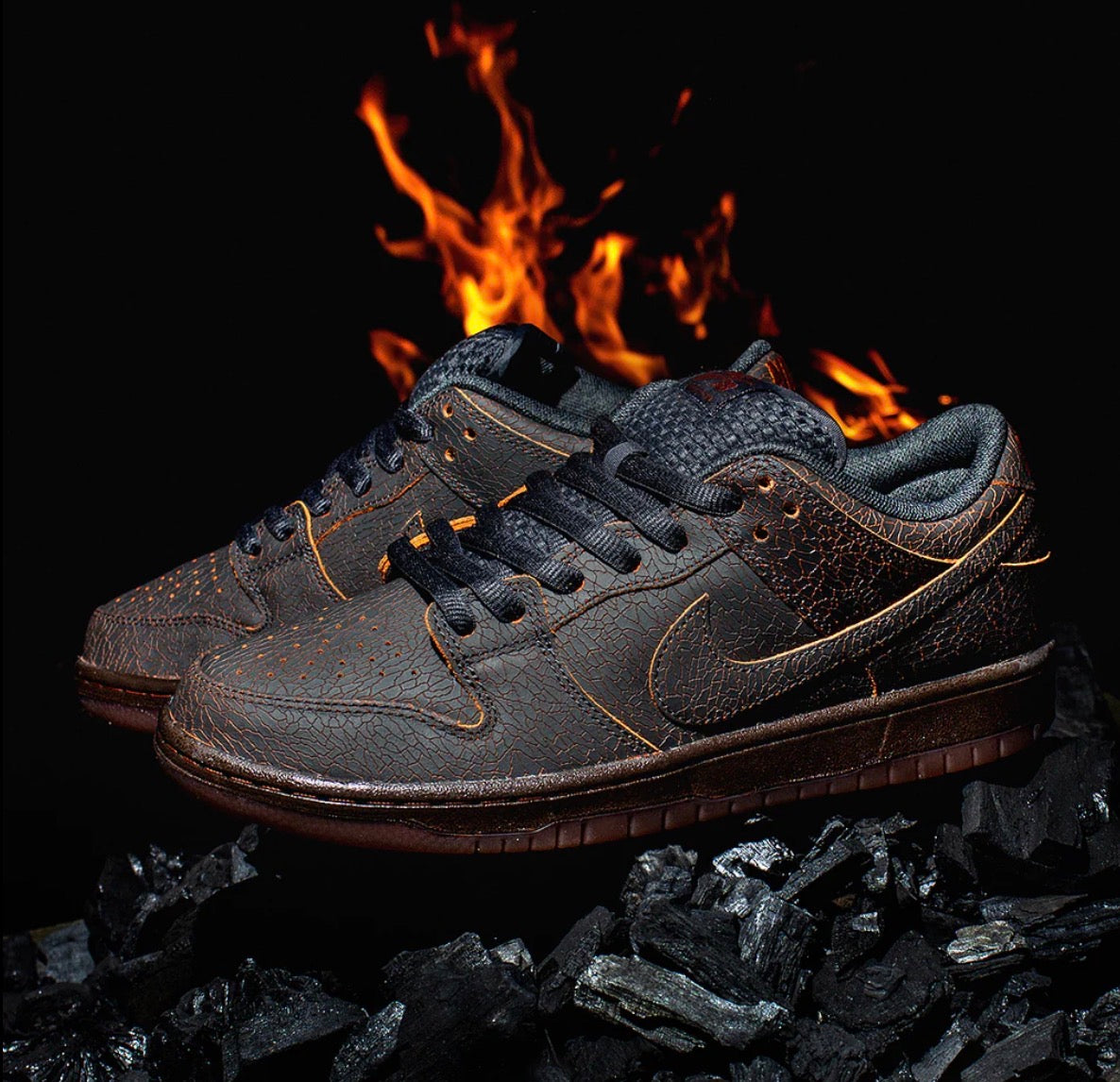 NIKE SB DUNK LOW PRO PRM KRAMPUS Brown