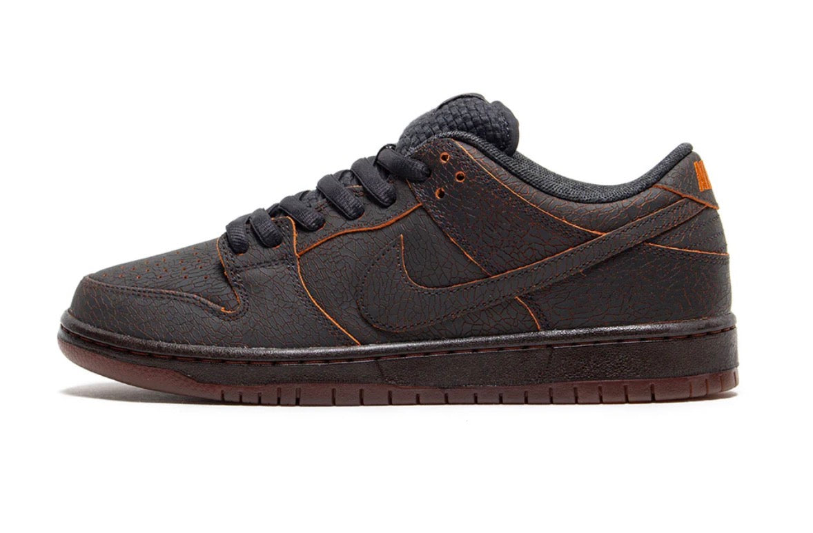 NIKE SB DUNK LOW PRO PRM KRAMPUS Brown