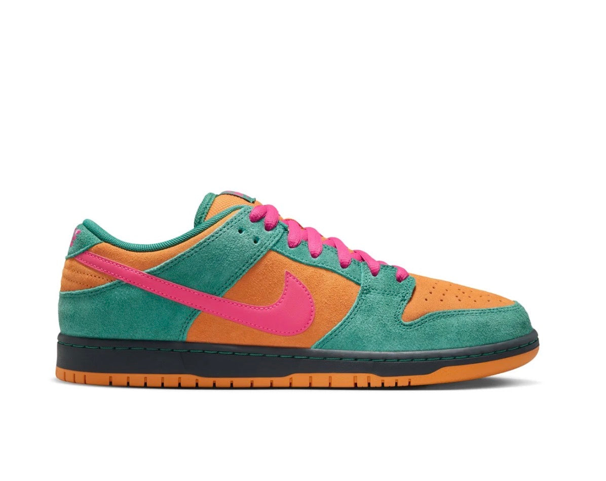 Nike SB
SB Dunk Low Pro Green Noise Watermelon